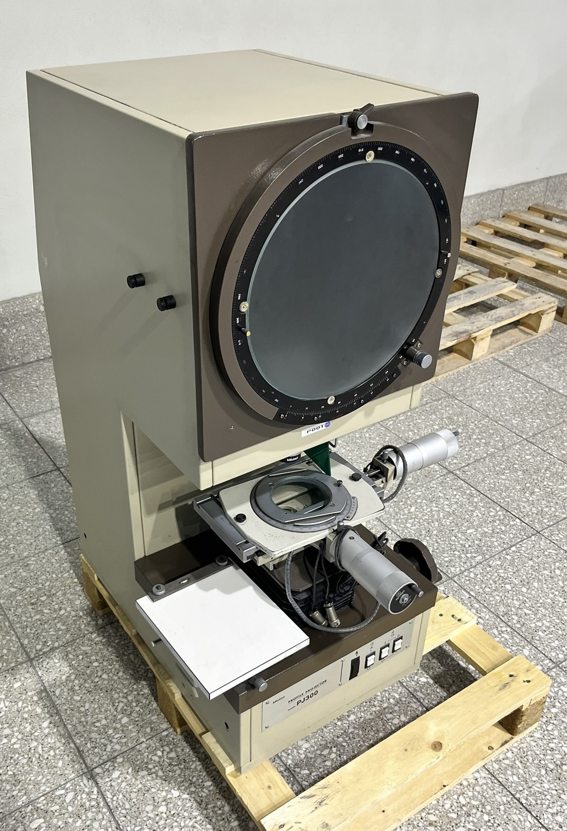 Mitutoyo PJ300 Profile projector